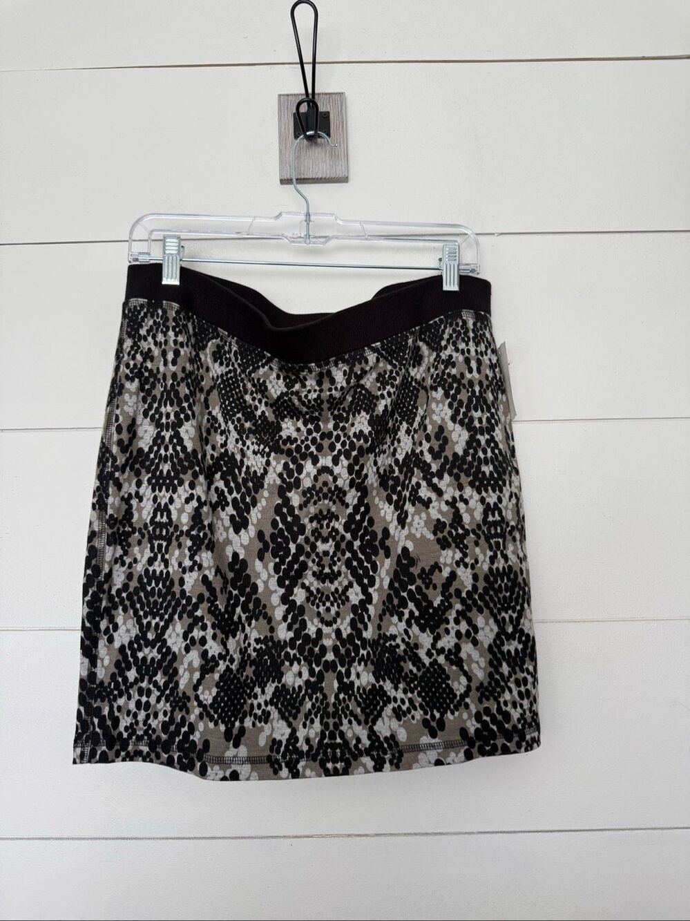 Trina Turk Women’s Large Black Tan White Sweat Skirt New